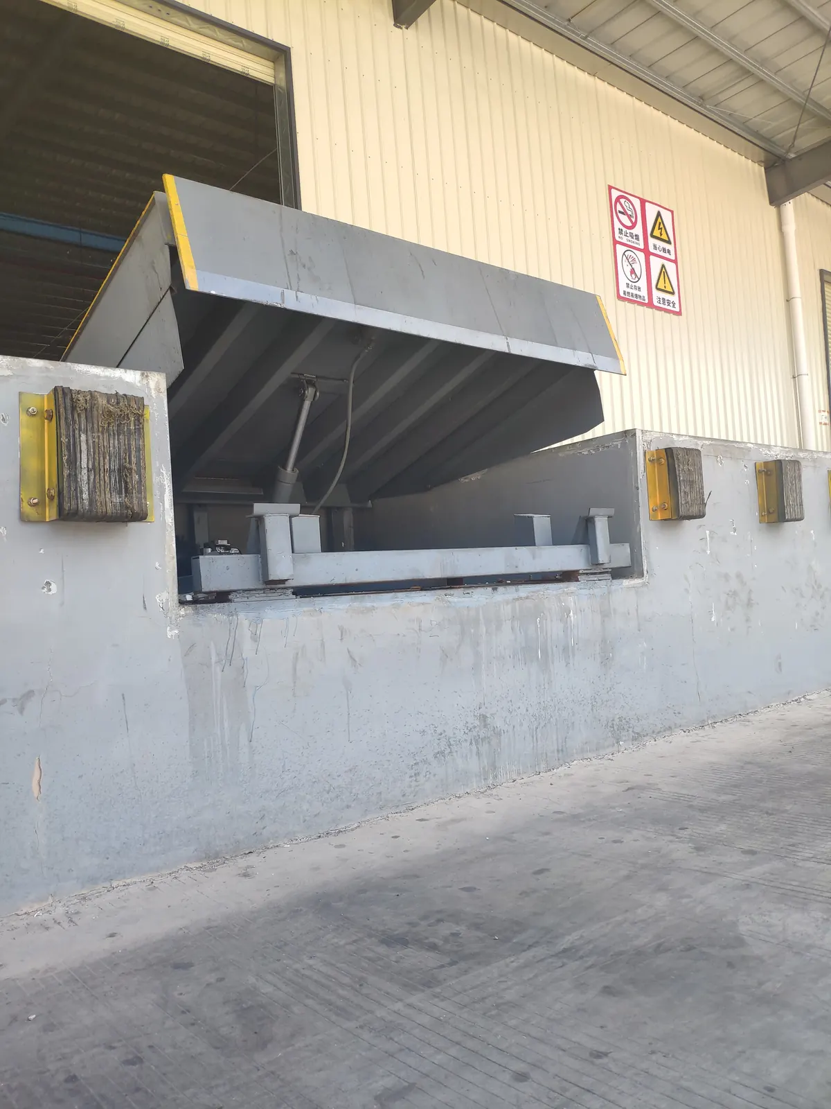 hydraulic cylinder and dock opening